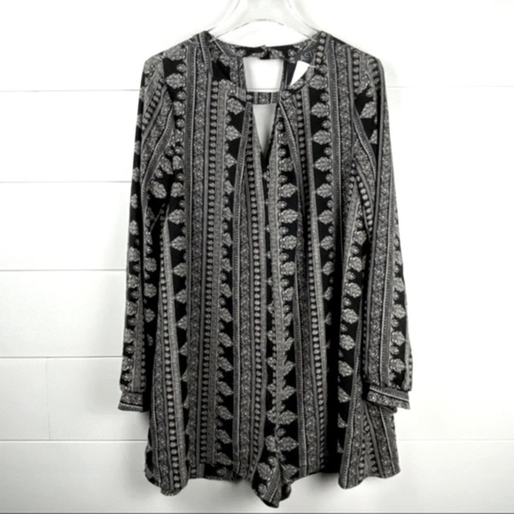 NEW ASTR boho keyhole shorts romper large oversized long sleeve lightweight
